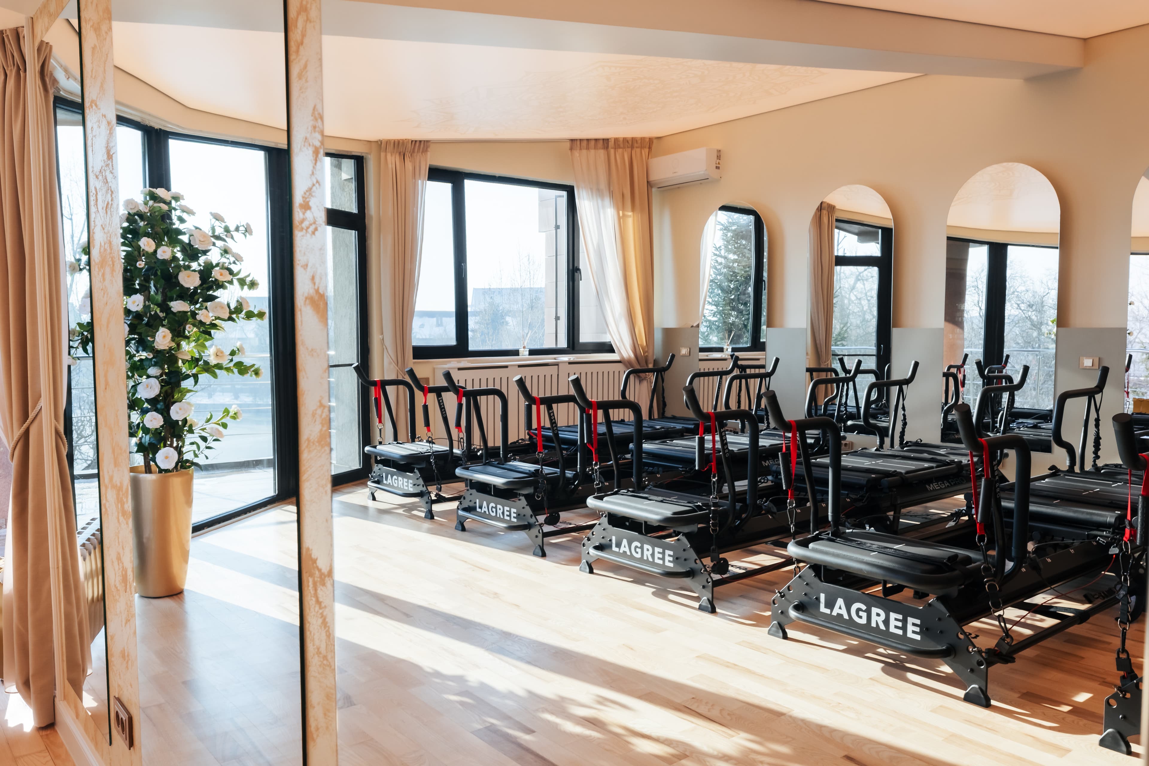 Lagree vs Pilates: diferența care îți accelerează rezultatele și redefinește antrenamentul